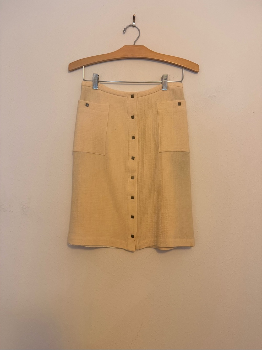 Tocca Cream Button-Front Mini Skirt with Patch Pockets